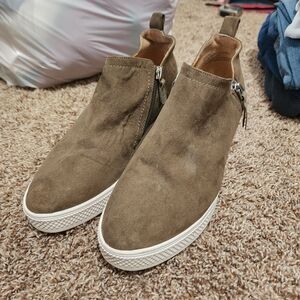 Susina Olive Suede Ankle Boots Size 8